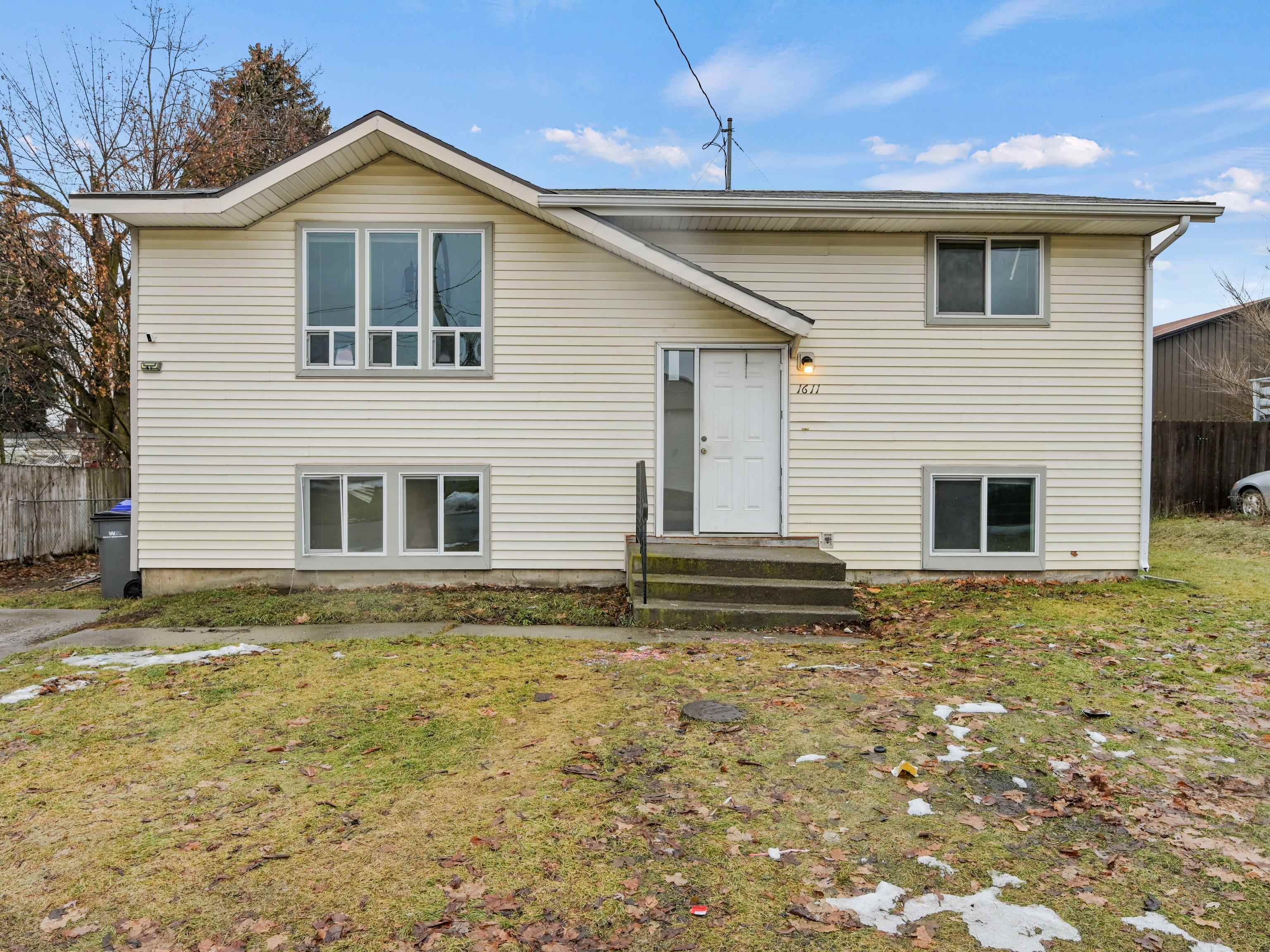 1611 North Raymond Road Spokane, WA 99206 - Photo 1 of 22