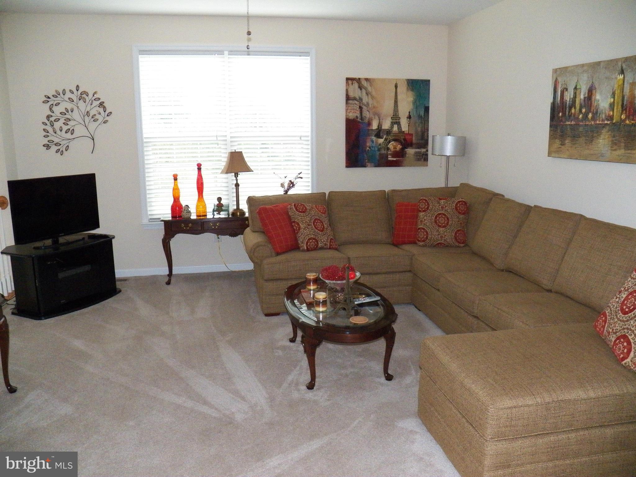 9700 Dyson Road Brandywine, MD 20613 - Photo 2 of 27 Living Room