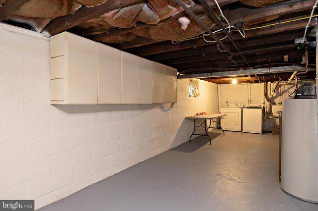 a view of utility room