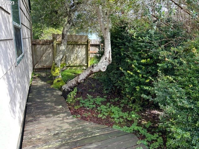 636 Laurel Street Florence, OR 97439 - Photo 20 of 21 a backyard of a house with lots of green space