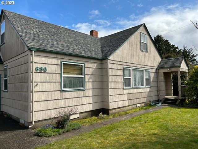 636 Laurel Street Florence, OR 97439 - Photo 8 of 21 a view of house with backyard