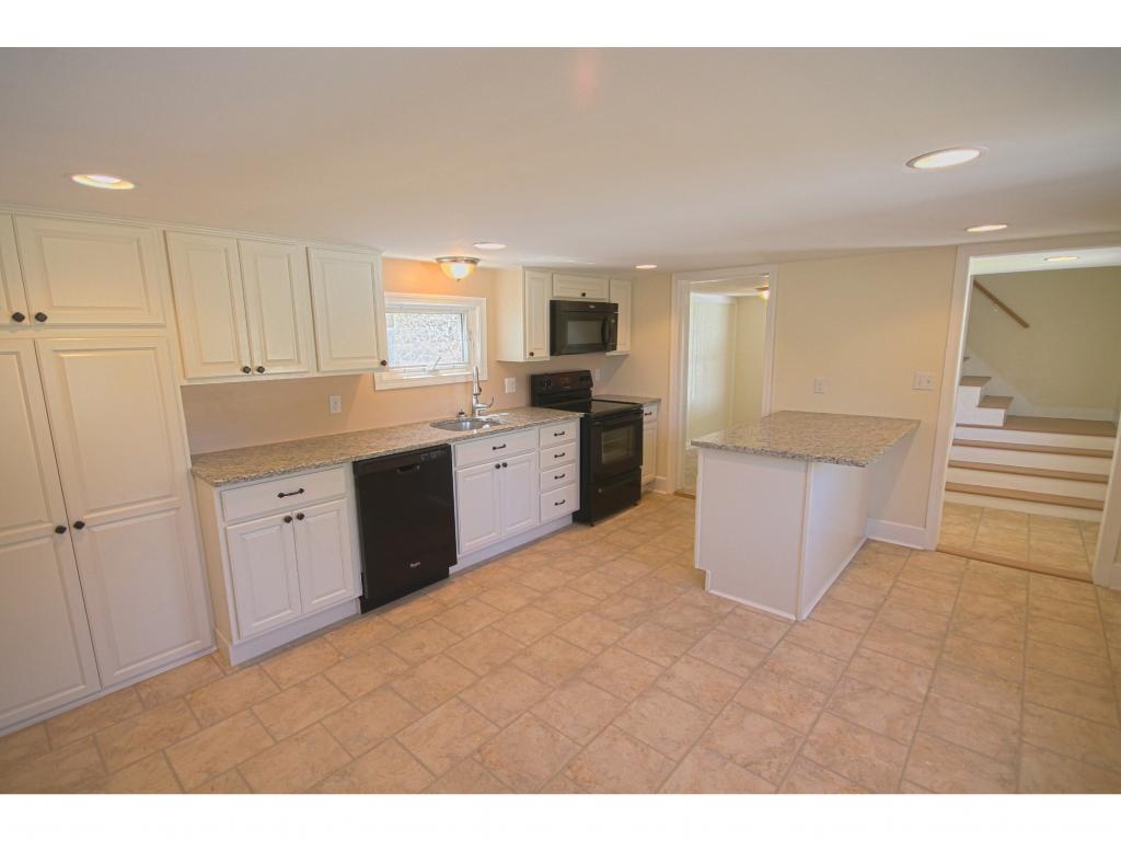 129 North Lowell Road Windham, NH 03087 - Photo 4 of 36