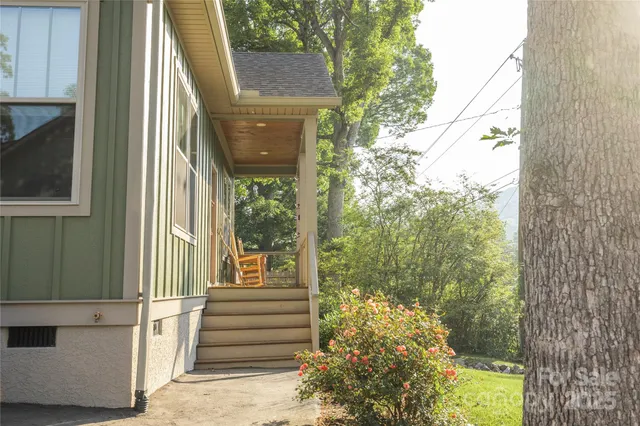 a view of a pathway of the house