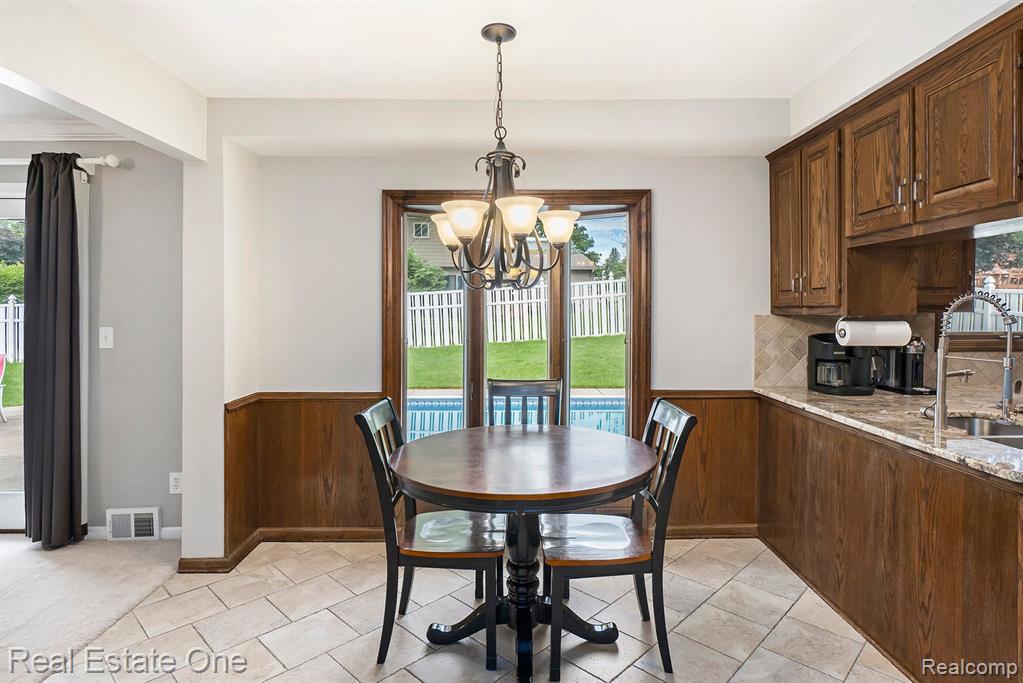 994 Hampstead Lane Rochester Hills, MI 48309 - Photo 8 of 25
