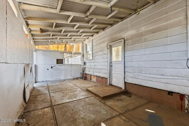 a view of a backyard of the house