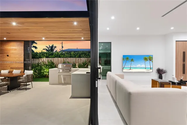 $55,000 | 1960 Northeast 197th Terrace, Miami, FL 33179