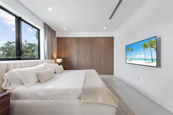 $55,000 | 1960 Northeast 197th Terrace, Miami, FL 33179