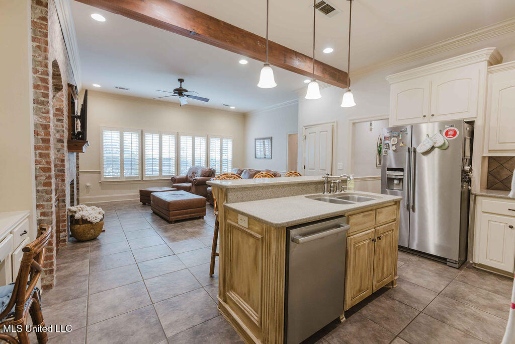 108 Timber Drive Madison, MS 39110 - Photo 11 of 43 Kitchen and Keeping/Hearth Room