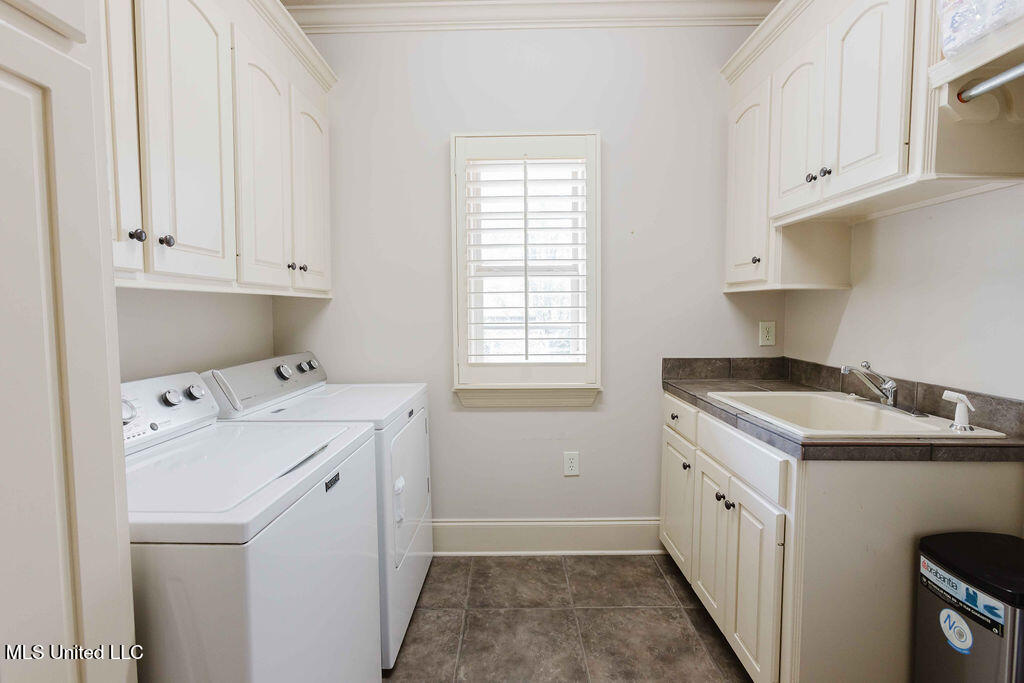 108 Timber Drive Madison, MS 39110 - Photo 35 of 43 Laundry Room
