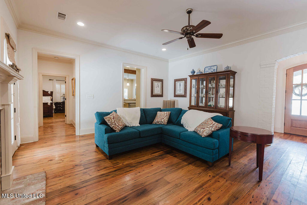 108 Timber Drive Madison, MS 39110 - Photo 9 of 43 Living Room