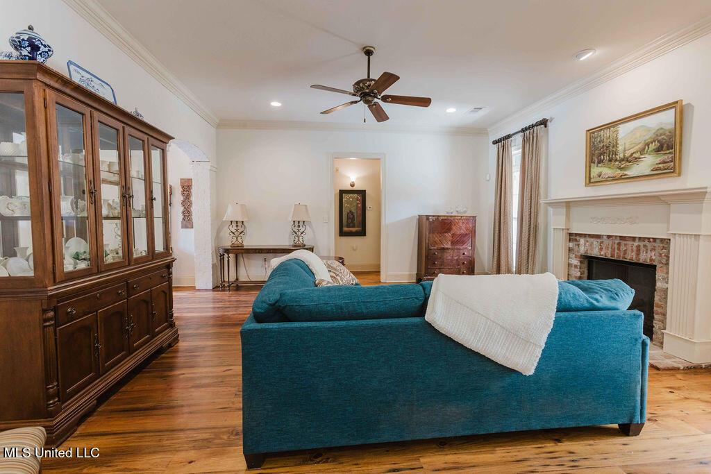 108 Timber Drive Madison, MS 39110 - Photo 10 of 43 Living Room