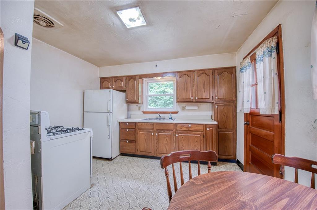793 Becks Run Road Pittsburgh, PA 15210 - Photo 6 of 33