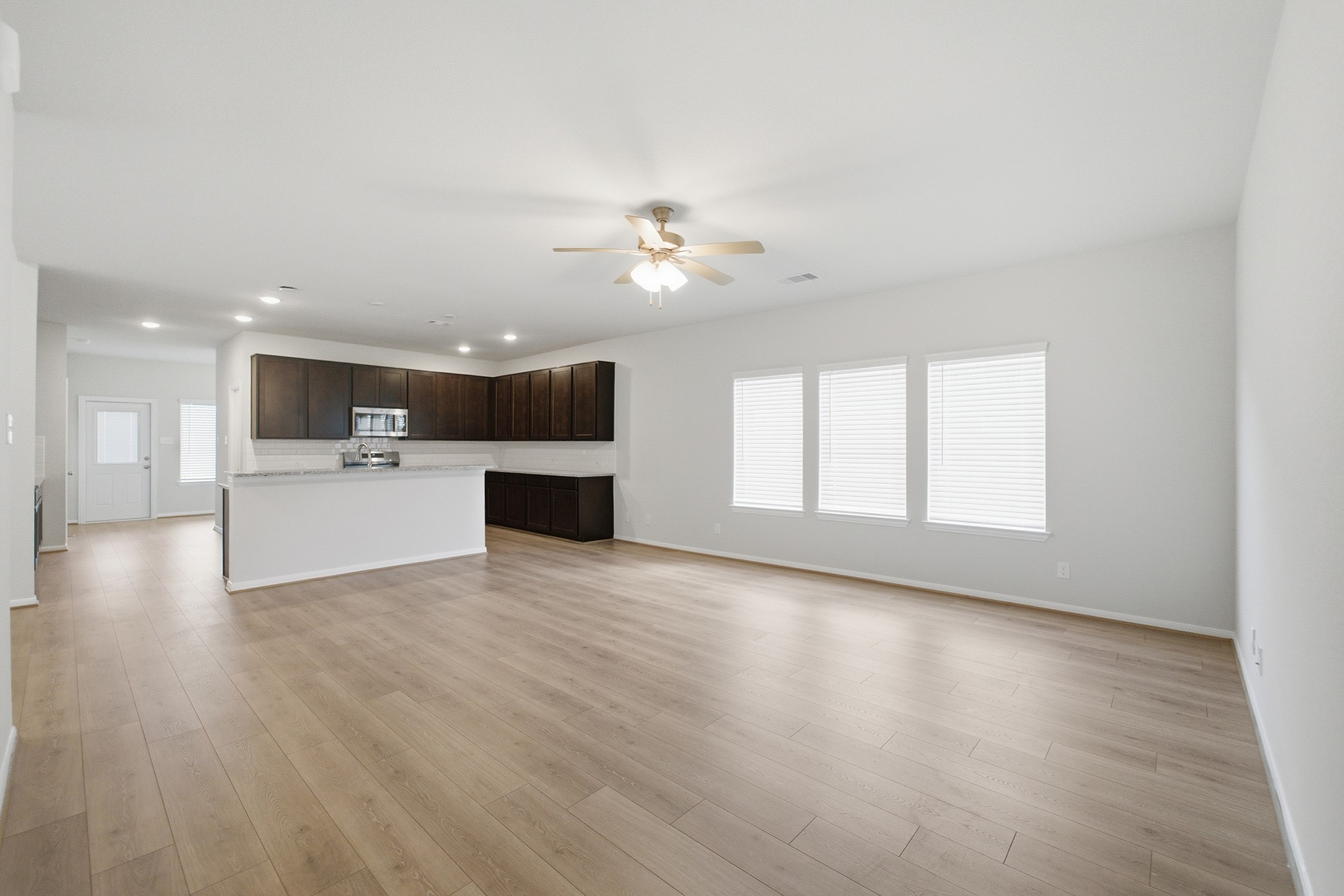 8019 Jasper Mdws Way Angleton, TX 77515 - Photo 11 of 27