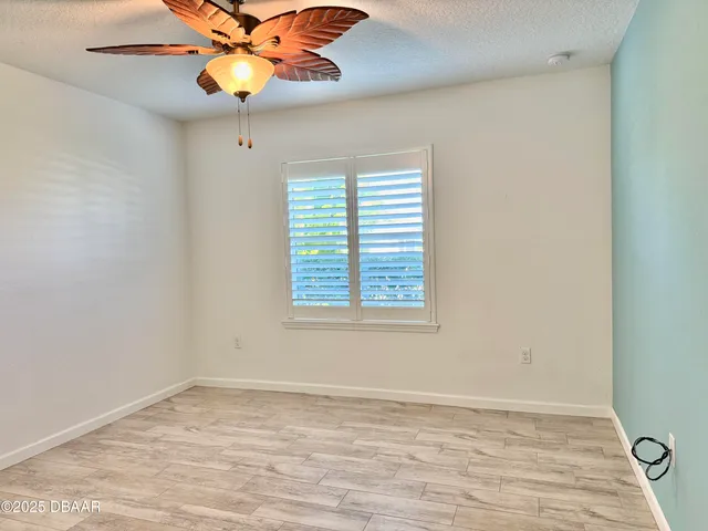 a view of room with a ceiling fan