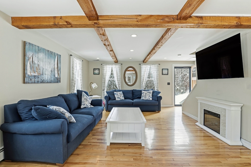 23 Live Oak Way Hanson, MA 02341 - Photo 3 of 31