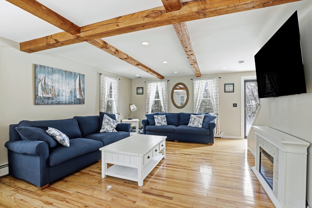 23 Live Oak Way Hanson, MA 02341 - Photo 4 of 31