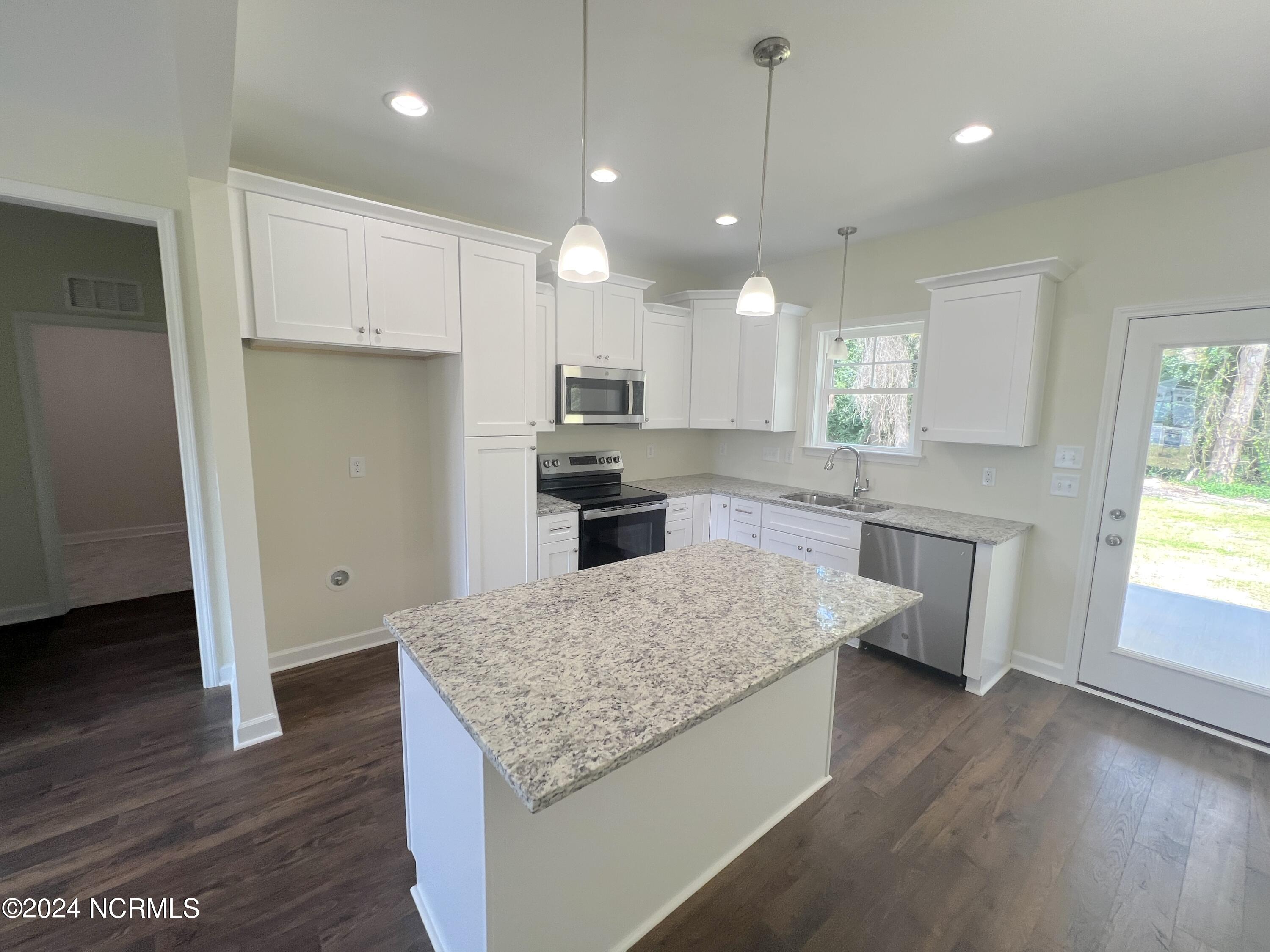 915 Aspen Ridge Court Deep Run, NC 28525 - Photo 5 of 16 IMG_4230