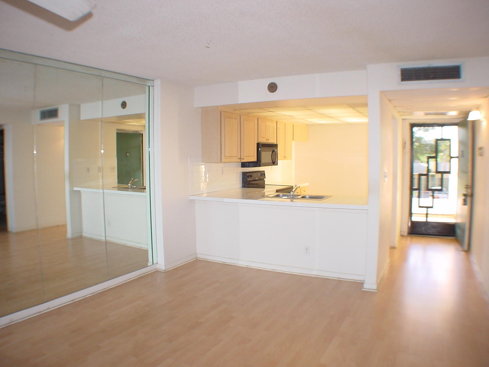 13 Royal Palm Way, Unit 204 Boca Raton, FL 33432 - Photo 4 of 24 Dining Room