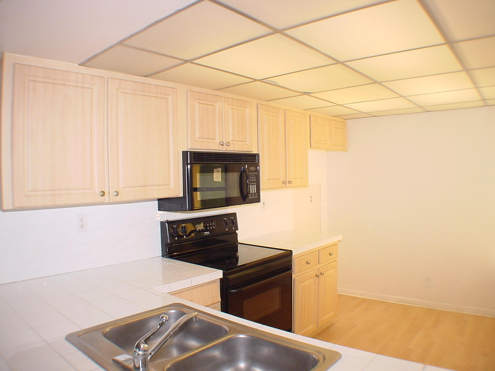 13 Royal Palm Way, Unit 204 Boca Raton, FL 33432 - Photo 6 of 24 Kitchen