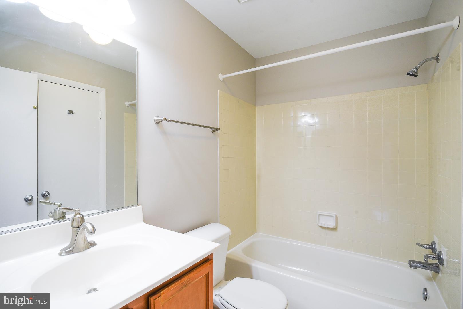 11651 Chesterfield Court Reston, VA 20190 - Photo 13 of 27 Gallery Image 13