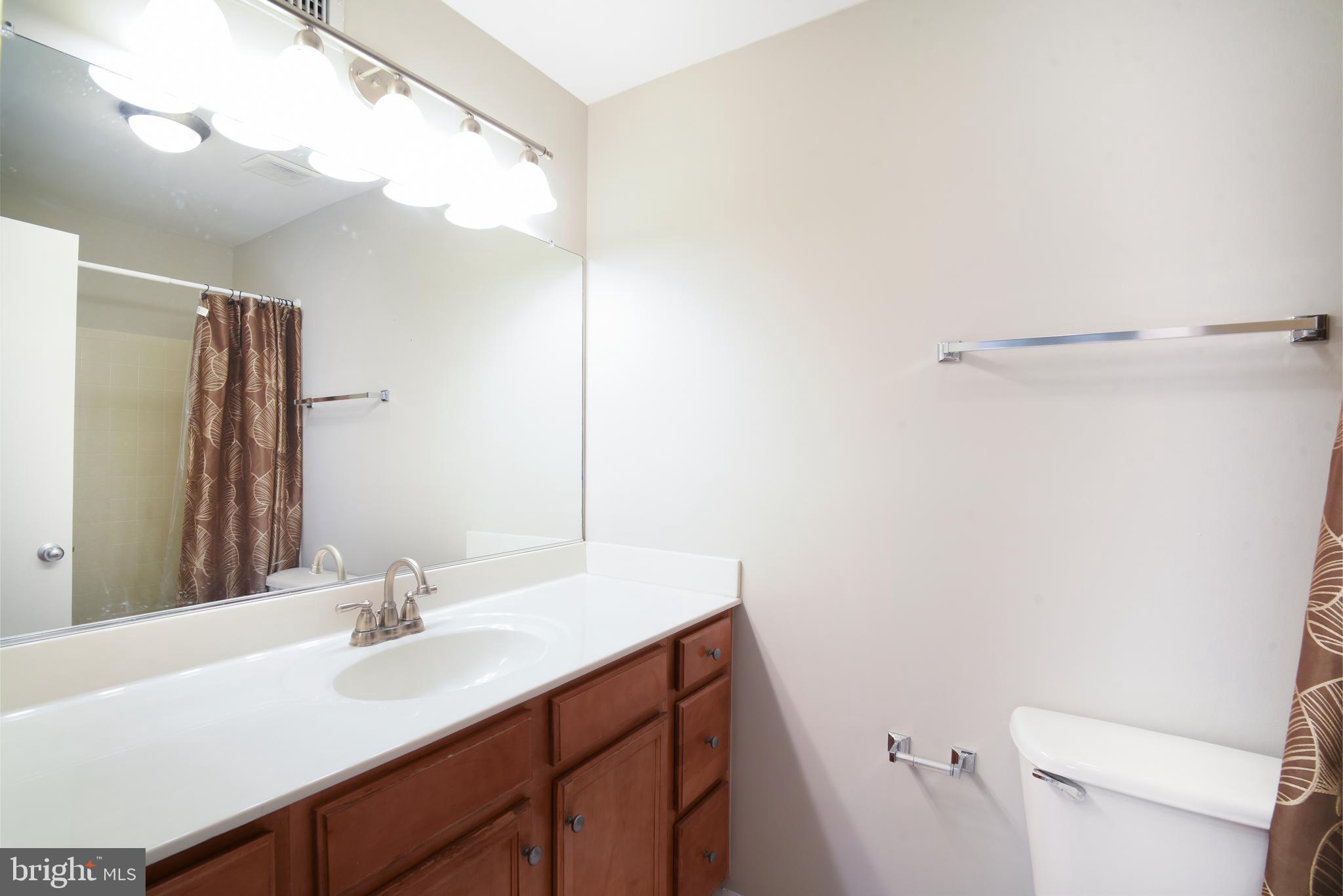 11651 Chesterfield Court Reston, VA 20190 - Photo 15 of 27 Gallery Image 15