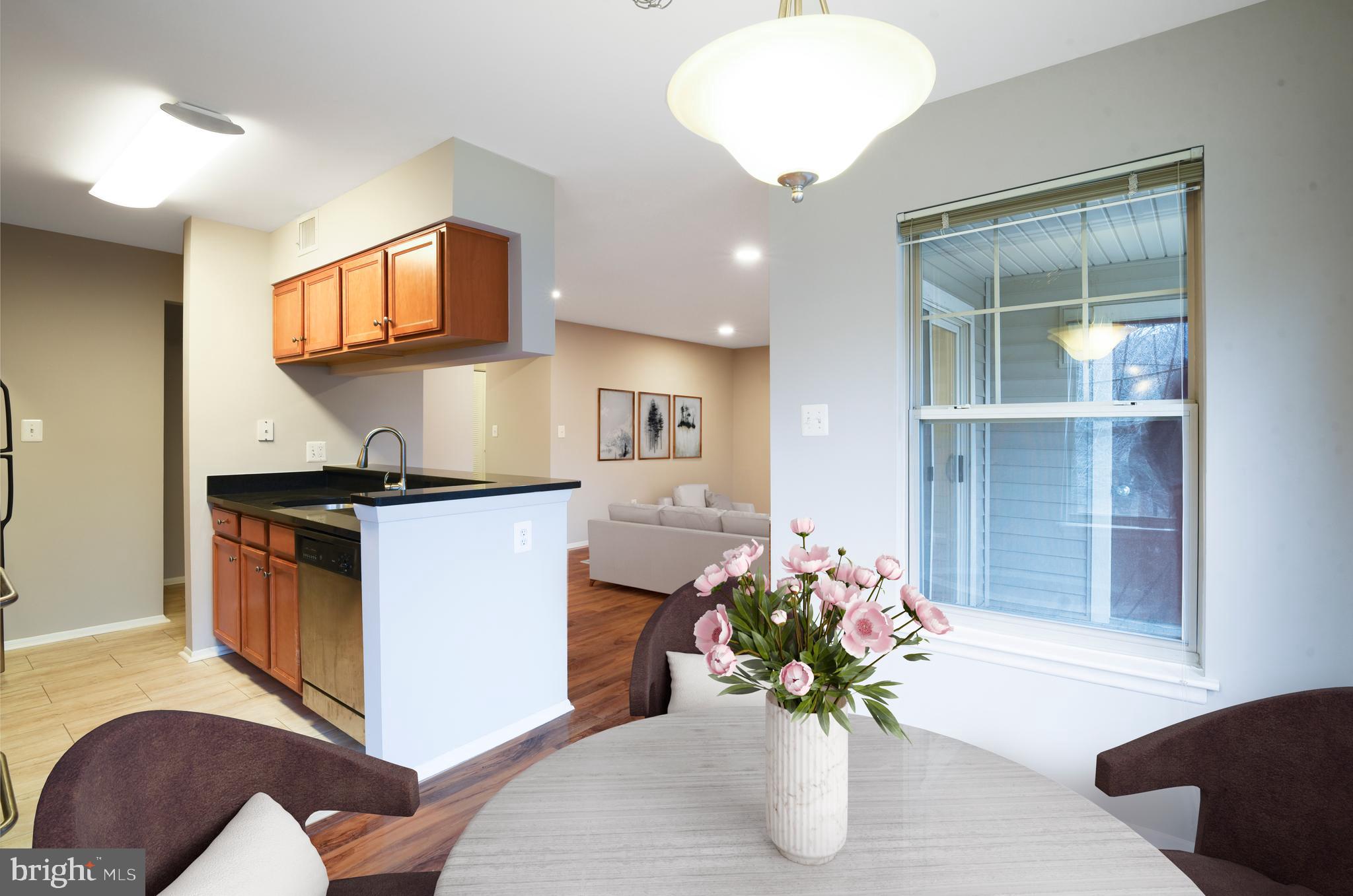 11651 Chesterfield Court Reston, VA 20190 - Photo 6 of 27 Gallery Image 6