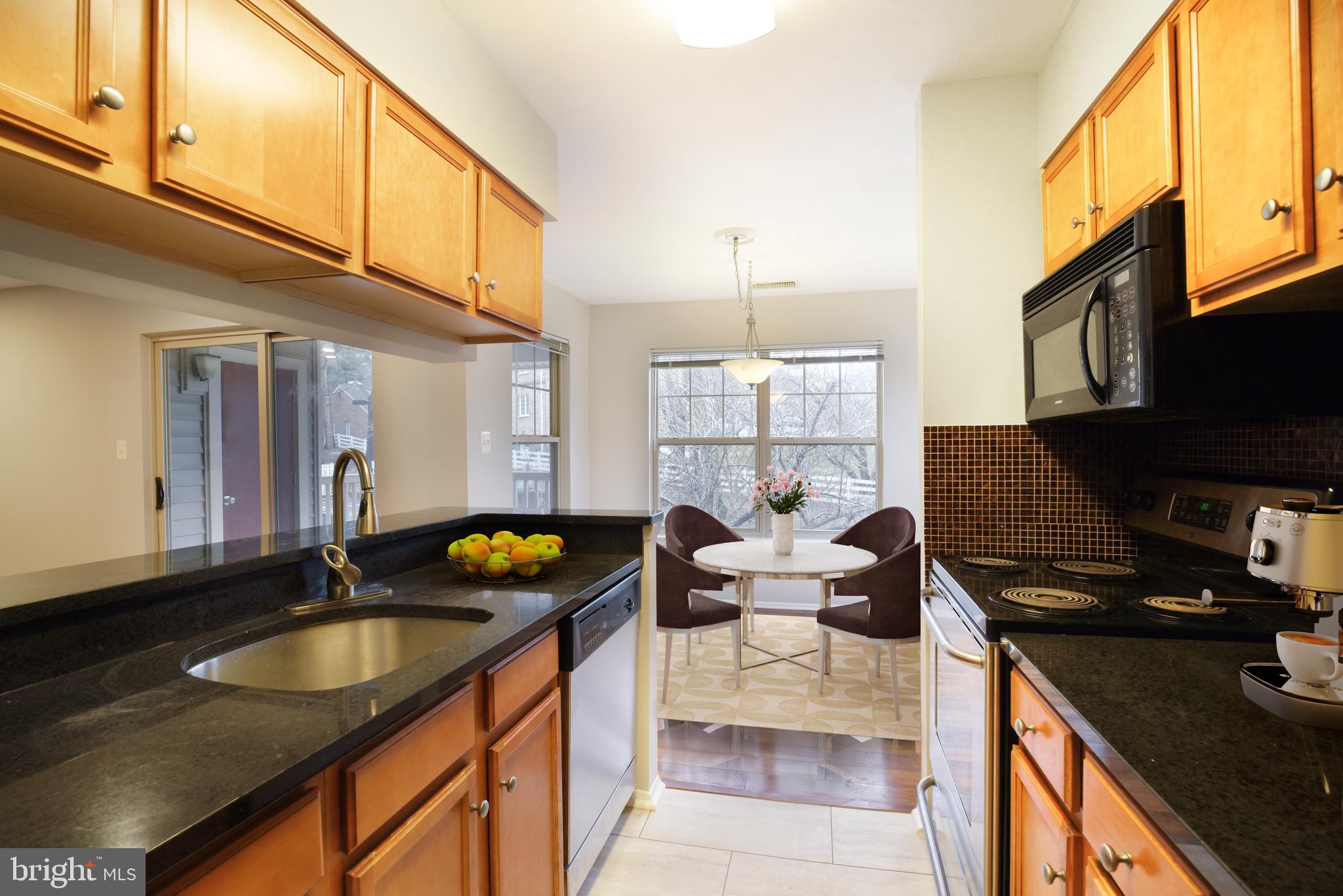 11651 Chesterfield Court Reston, VA 20190 - Photo 7 of 27 Gallery Image 7