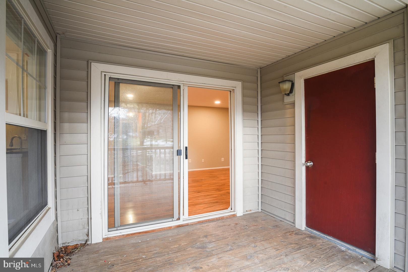 11651 Chesterfield Court Reston, VA 20190 - Photo 8 of 27 Gallery Image 8