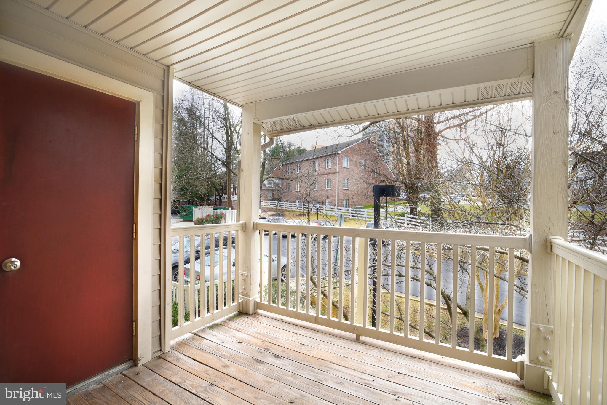 11651 Chesterfield Court Reston, VA 20190 - Photo 9 of 27 Gallery Image 9