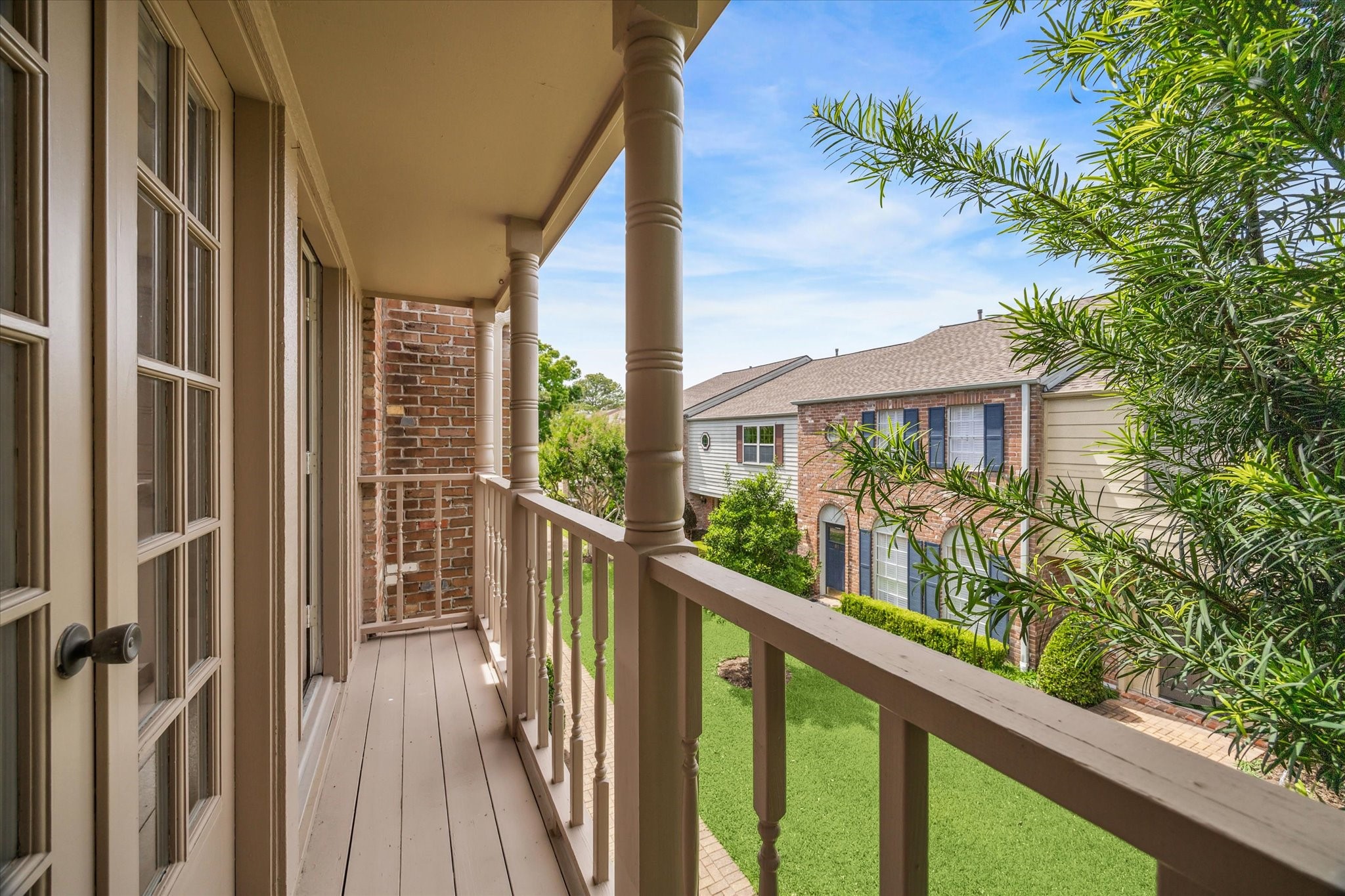 5827 Valley Forge Drive, Unit 83 Houston, TX 77057 - Photo 15 of 25 a view of a house with a balcony