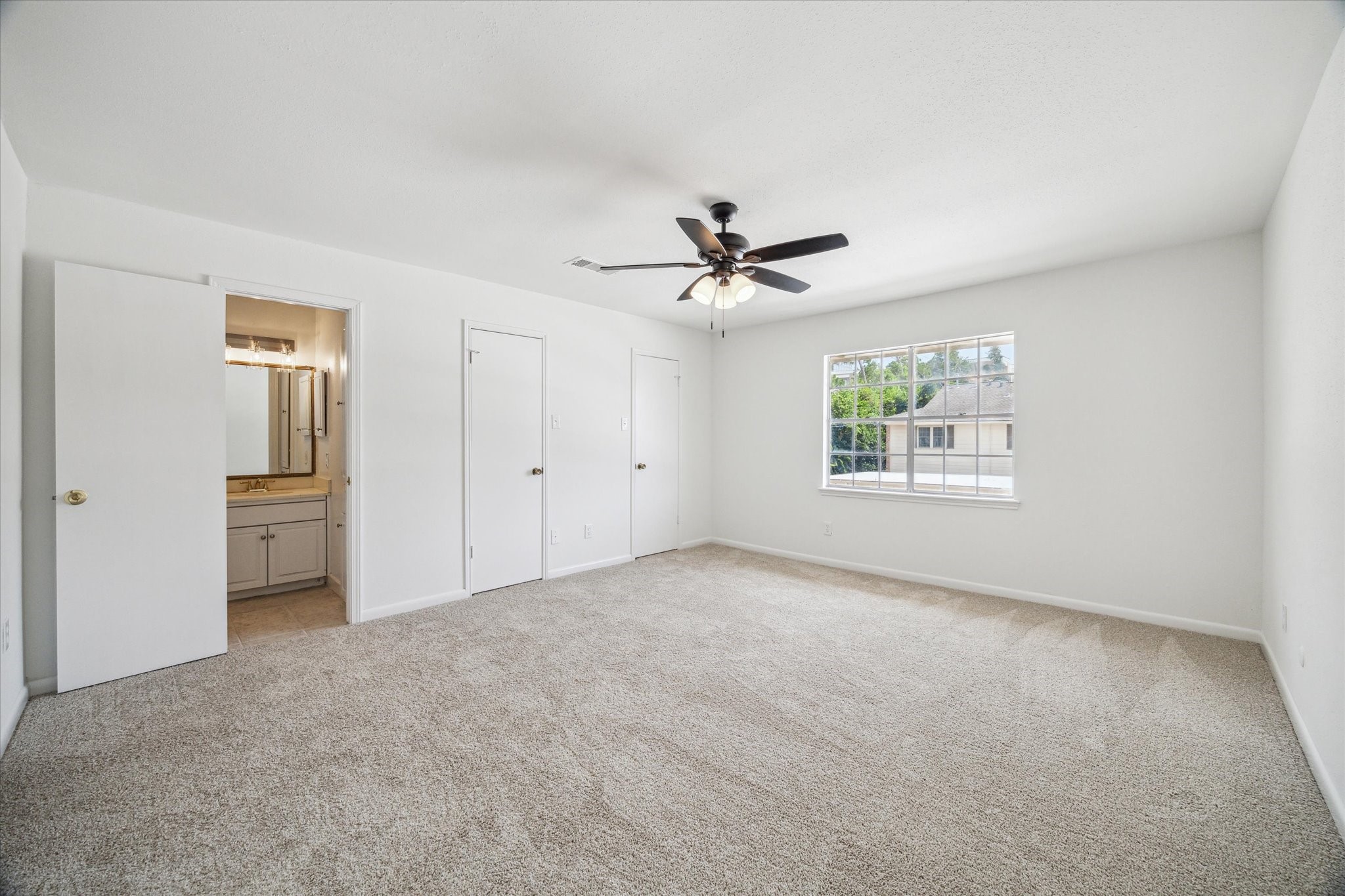 5827 Valley Forge Drive, Unit 83 Houston, TX 77057 - Photo 17 of 25 a view of an empty room with a window