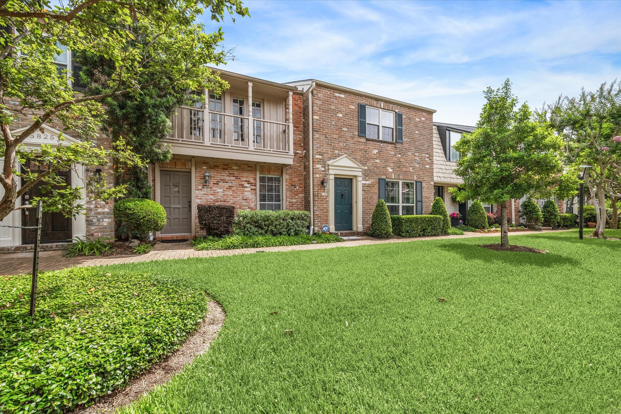 5827 Valley Forge Drive, Unit 83 Houston, TX 77057 - Photo 2 of 25 a front view of house with yard and green space