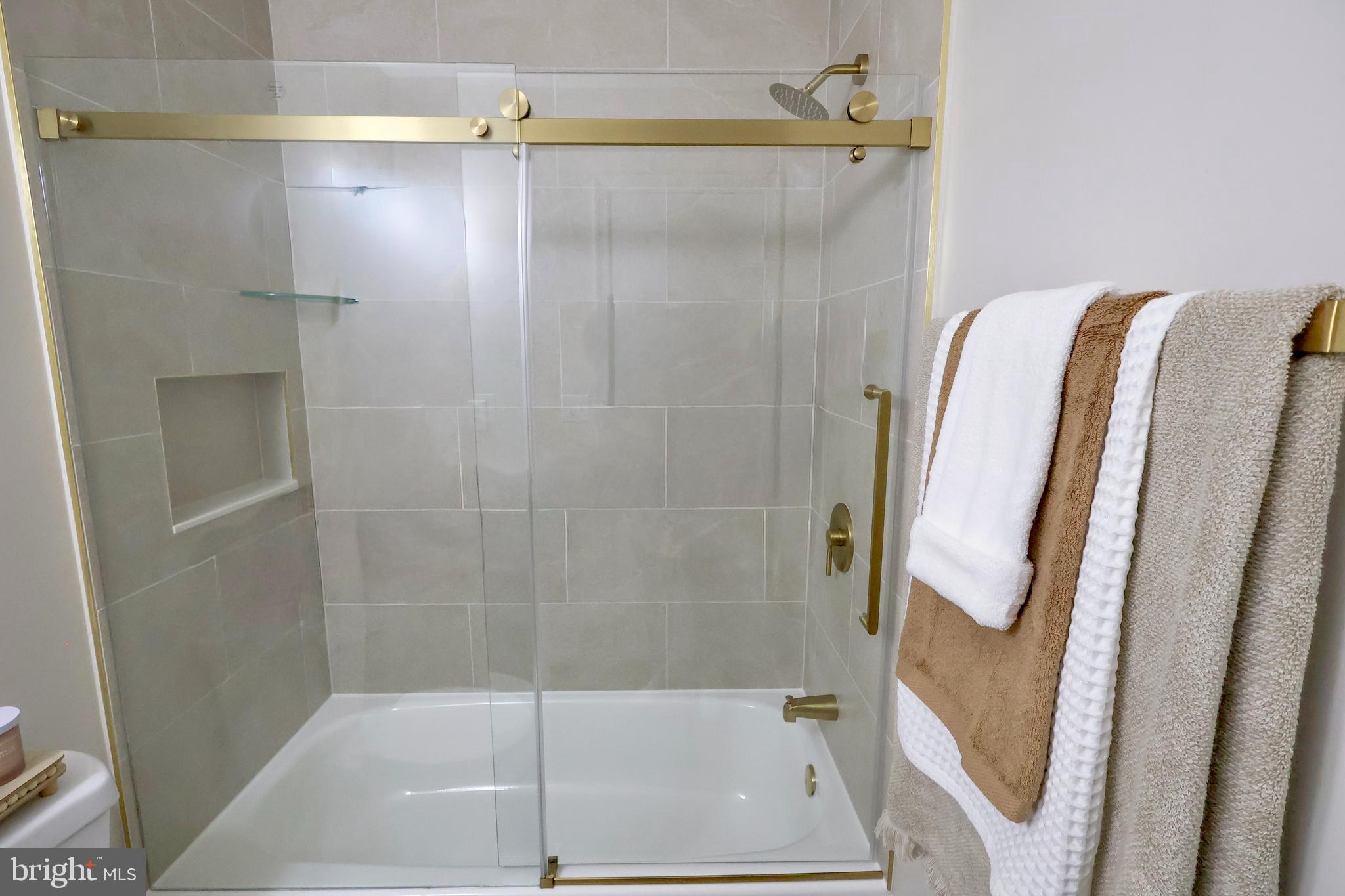 2800 Gunarette Way Silver Spring, MD 20906 - Photo 32 of 48 Lovely glass door tub.