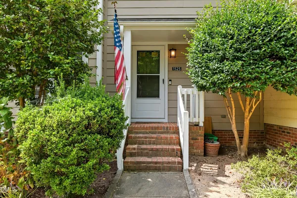 $2,000 | 1525 Edgeside Court, Raleigh, NC 27609