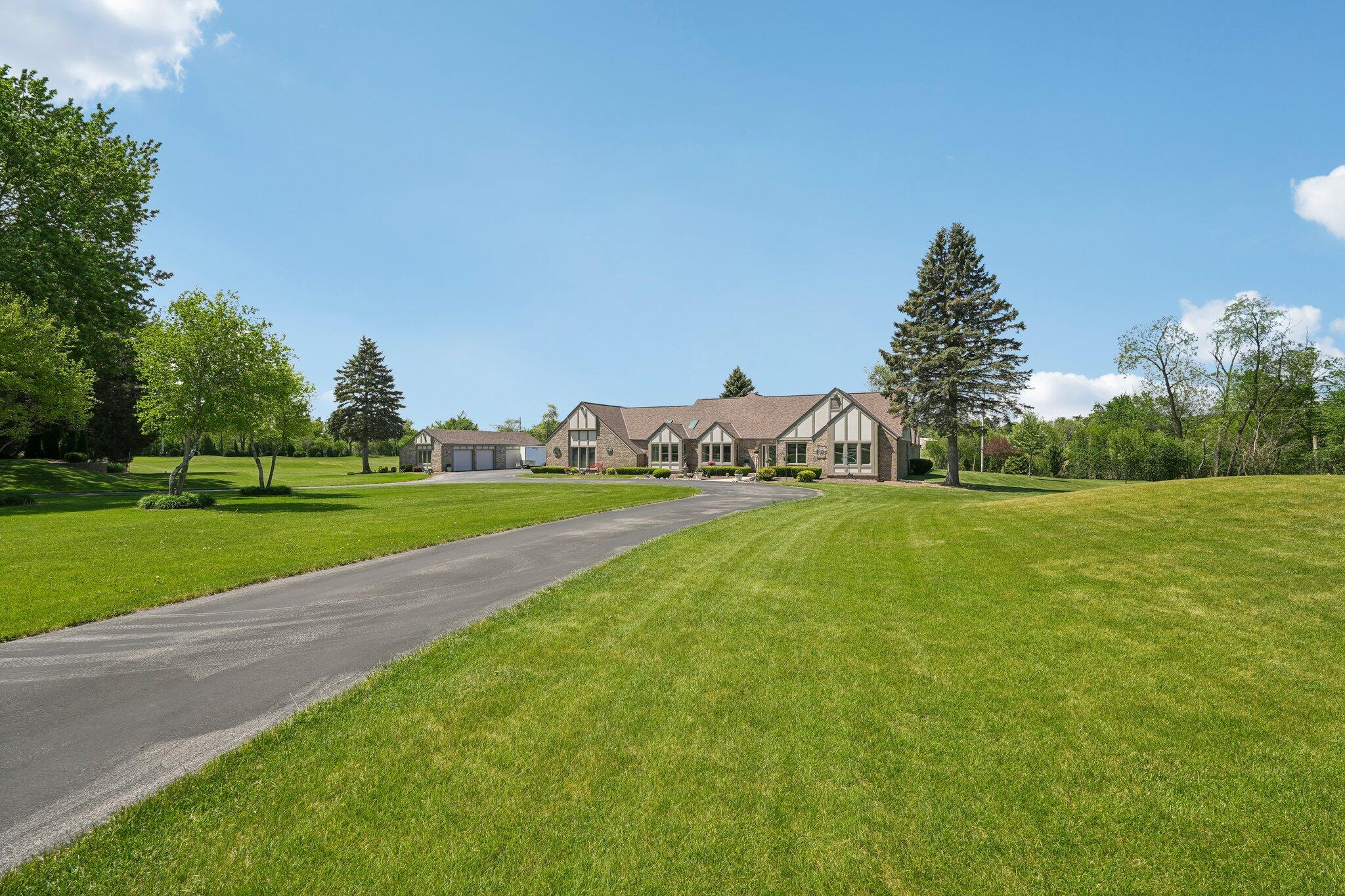 7604 Tree View Lane Caledonia, WI 53108 - Photo 4 of 90 7604 Treeview Dr (1)