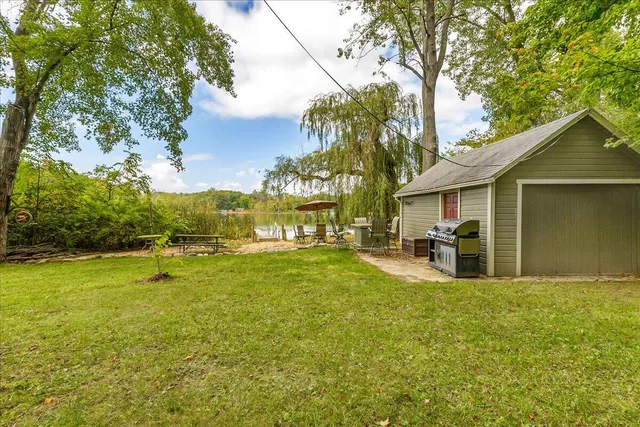 $699,900 | 45417 15th Avenue, Bloomingdale, MI 49026