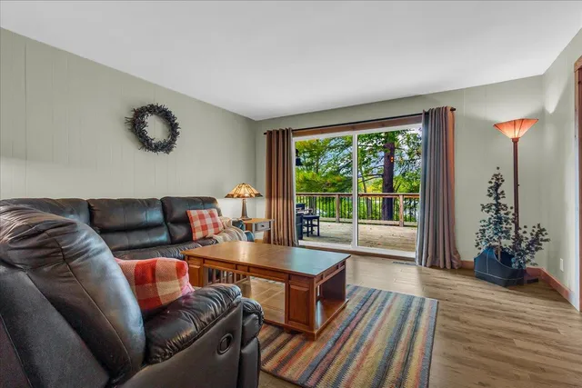 $699,900 | 45417 15th Avenue, Bloomingdale, MI 49026