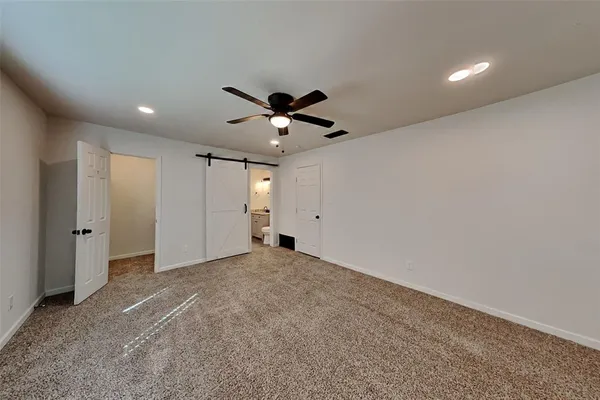 an empty room with closet and ceiling fan