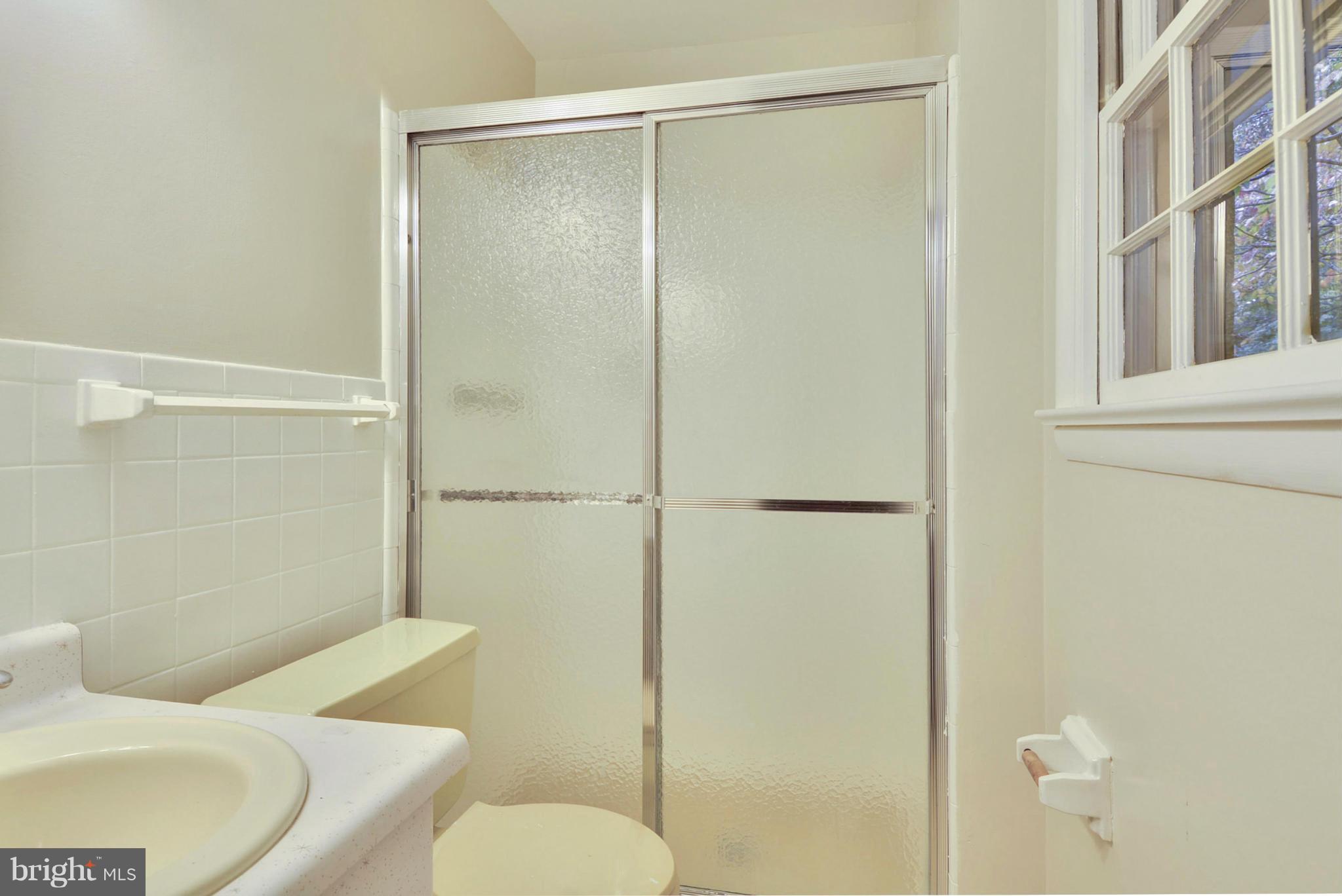 10423 Burnt Ember Drive Silver Spring, MD 20903 - Photo 16 of 30 Bath (Master)