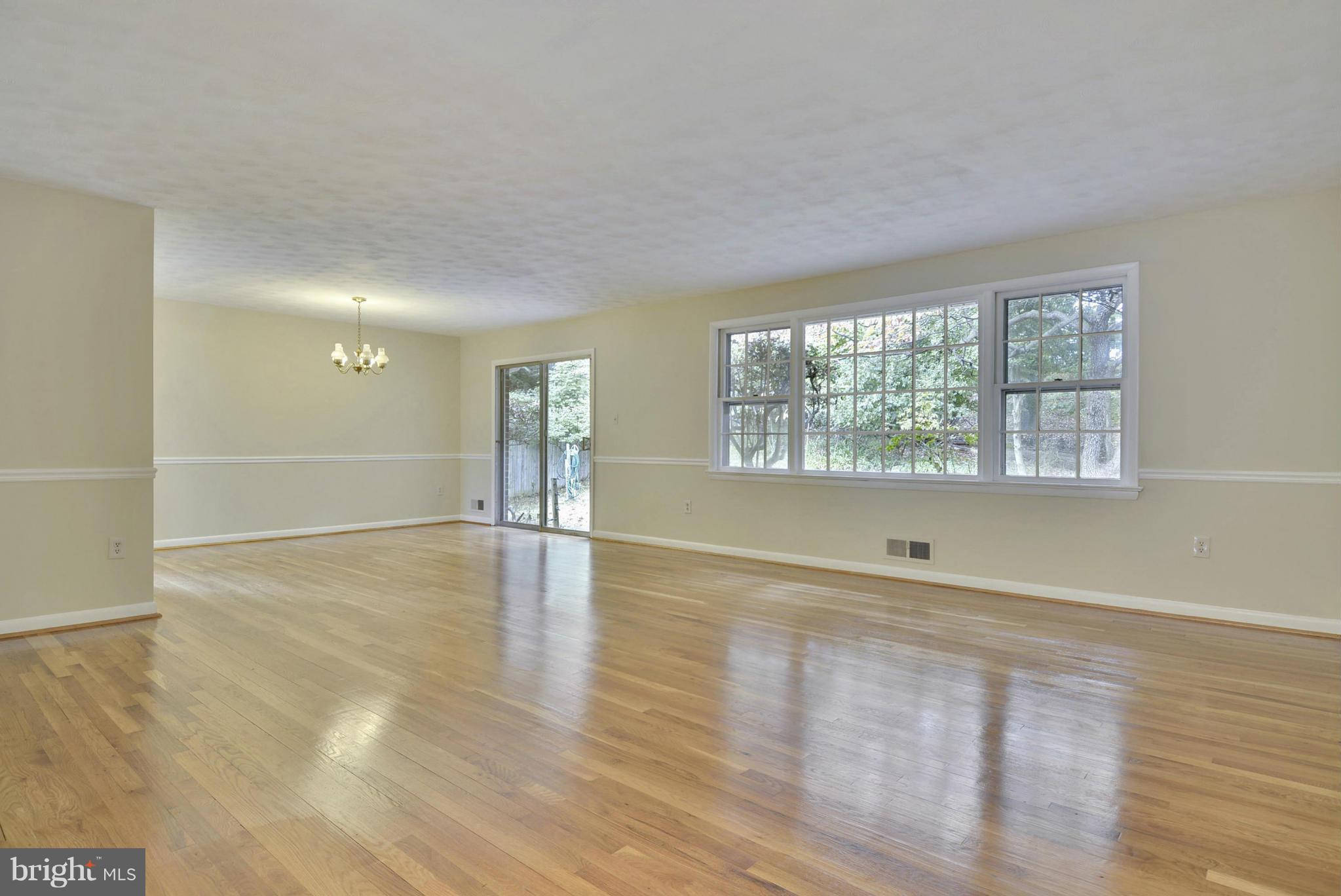 10423 Burnt Ember Drive Silver Spring, MD 20903 - Photo 3 of 30 Living Room