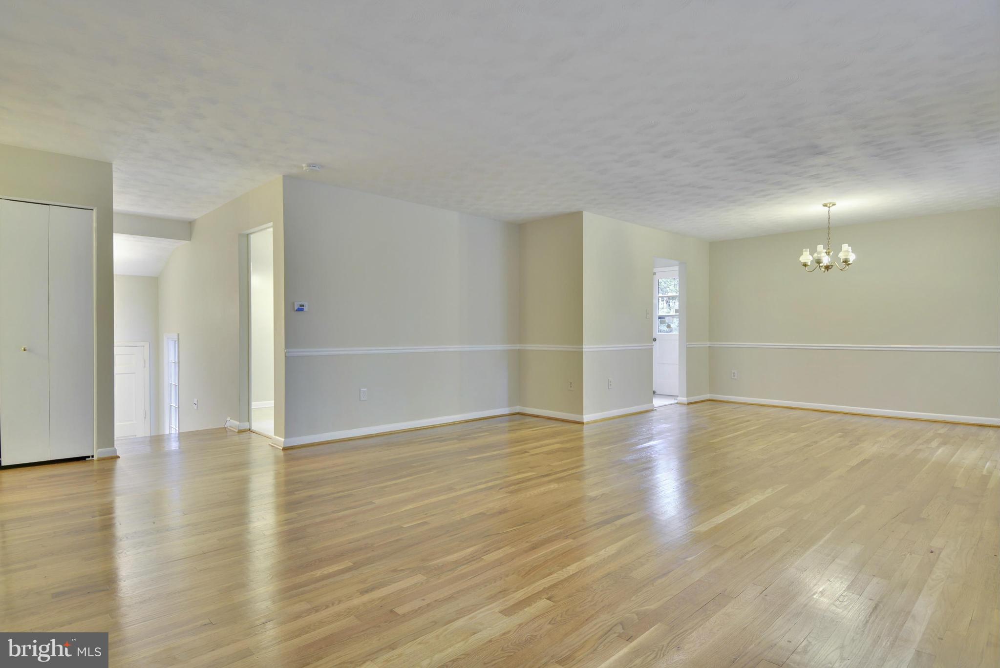 10423 Burnt Ember Drive Silver Spring, MD 20903 - Photo 5 of 30 Living Room