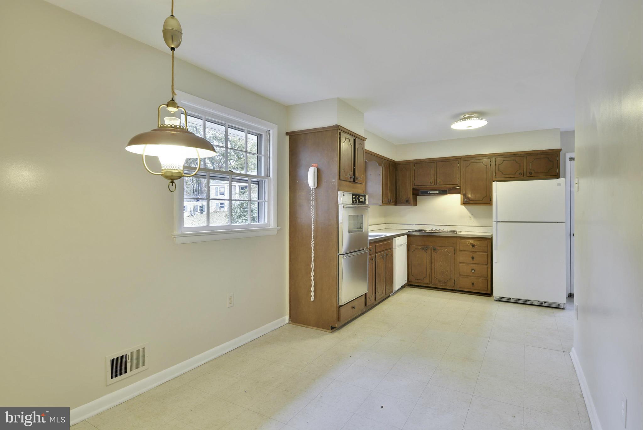 10423 Burnt Ember Drive Silver Spring, MD 20903 - Photo 8 of 30 Kitchen