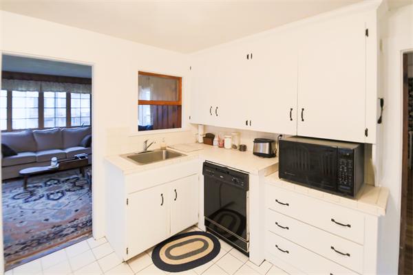 138 Ashcroft Road Medford, MA 02155 - Photo 2 of 15 Gallery Image 2