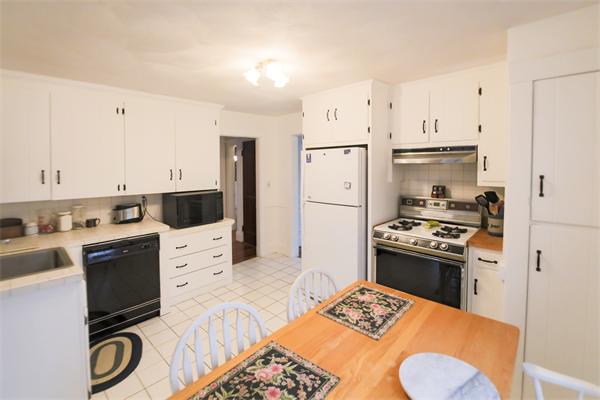 138 Ashcroft Road Medford, MA 02155 - Photo 3 of 15 Gallery Image 3