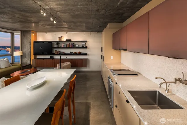 $799,000 | 2125 1st Avenue, Unit 3003, Seattle, WA 98121