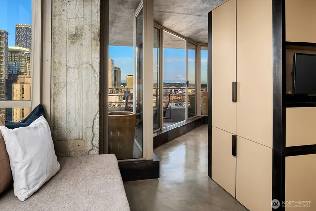 $799,000 | 2125 1st Avenue, Unit 3003, Seattle, WA 98121