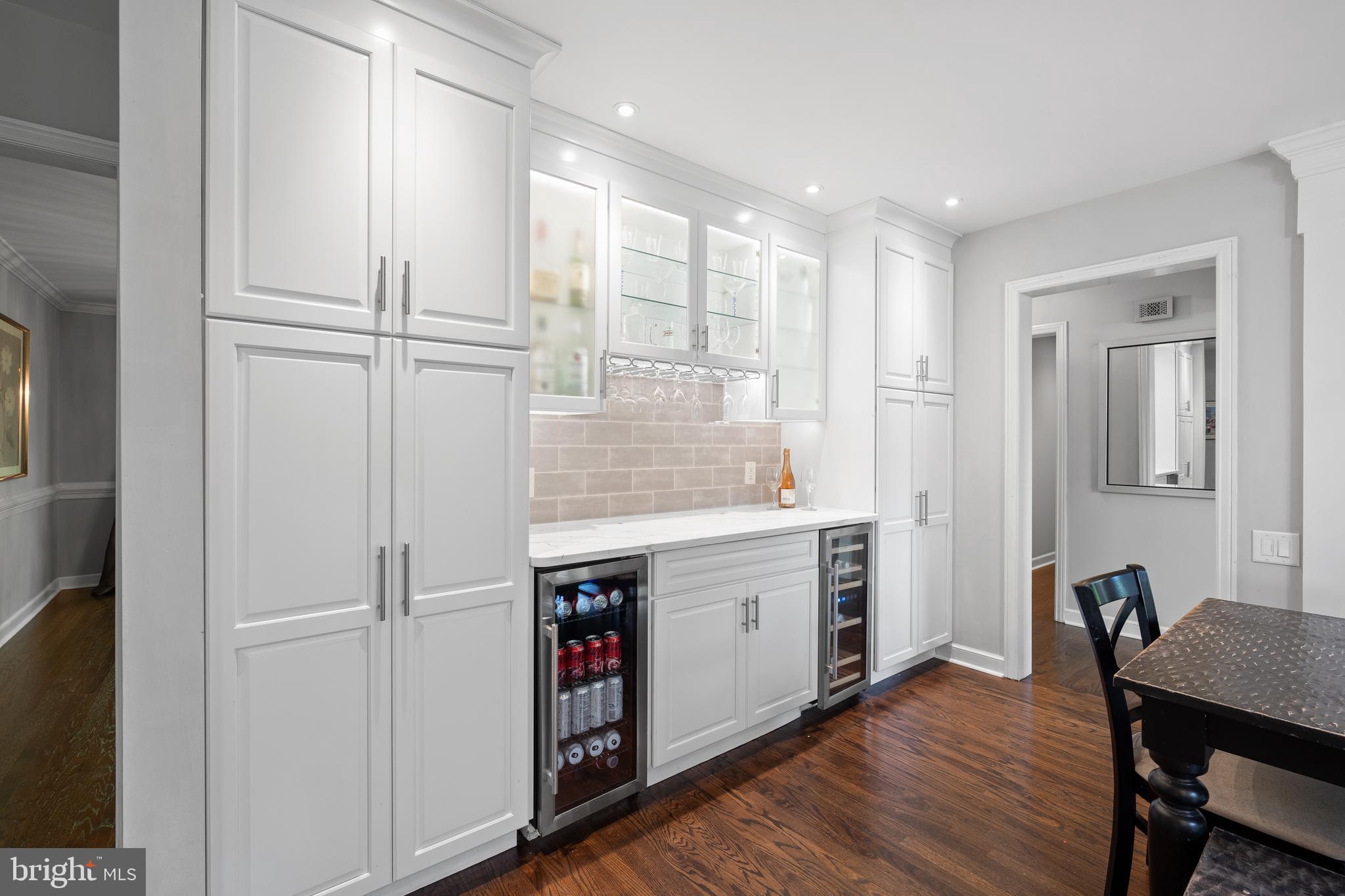 318 Julip Run Wayne, PA 19087 - Photo 14 of 43 Bar/Pantry Storage