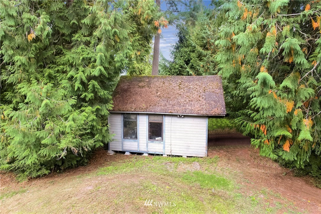 20109 Southeast 142nd Street Renton, WA 98059 - Photo 31 of 39 front view of a house with a plants and trees