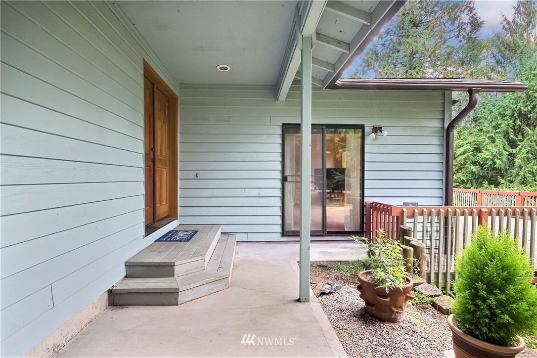 20109 Southeast 142nd Street Renton, WA 98059 - Photo 6 of 39 a front view of a house with a garden