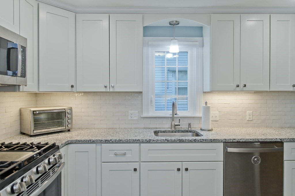 47 Brighton Street Springfield, MA 01118 - Photo 10 of 41 Gallery Image 10
